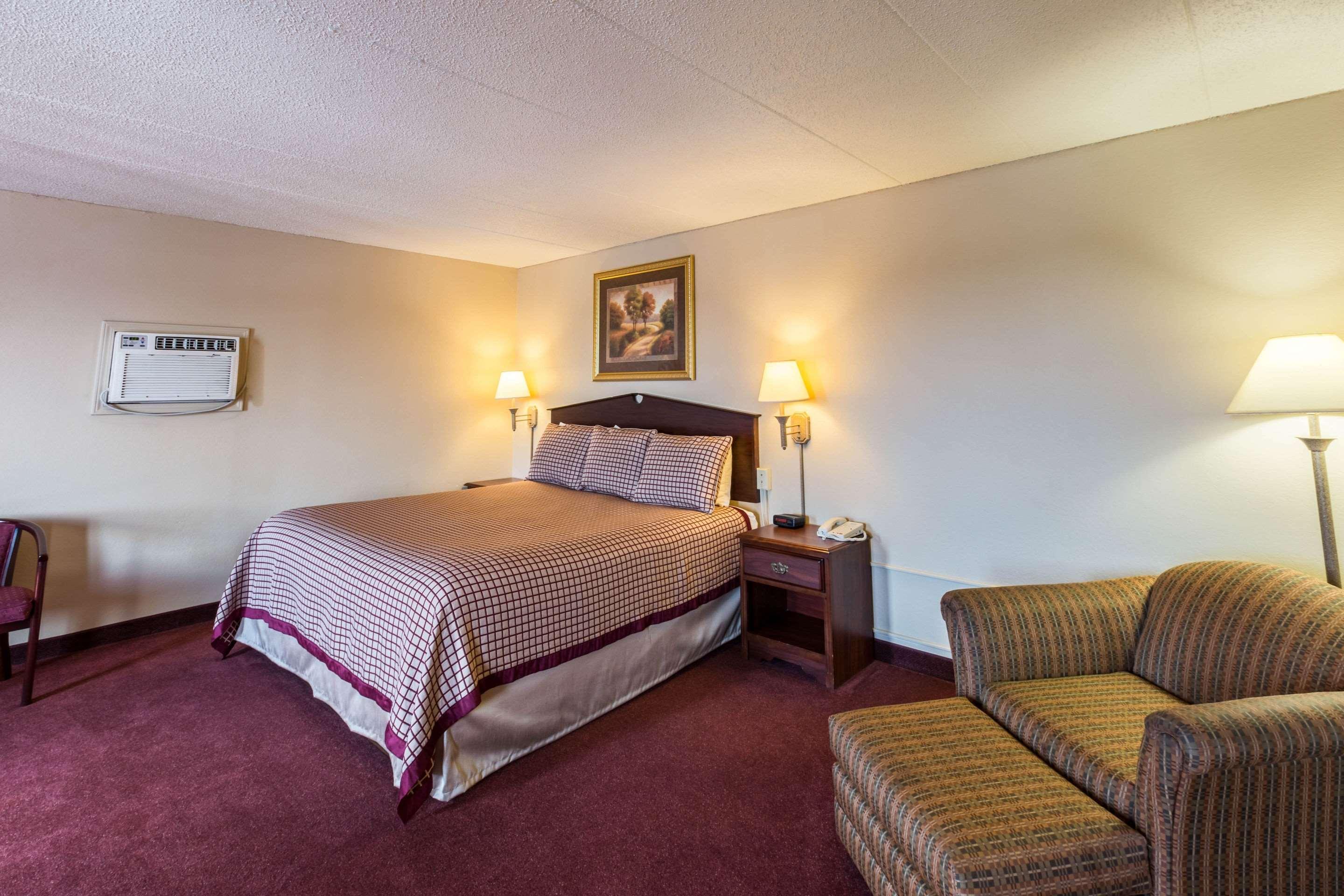 Rodeway Inn Norfolk Buitenkant foto