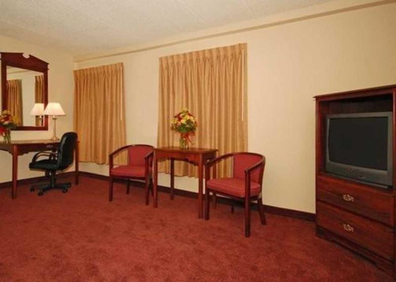 Rodeway Inn Norfolk Buitenkant foto